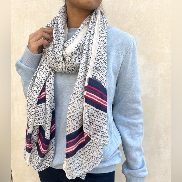 Tommy Hilfiger Stole, white and blue combination with a quirky spectacle print - Picture 3 of 6